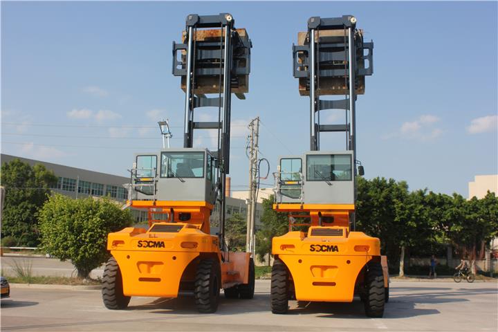 30 Ton Forklift 8.1m