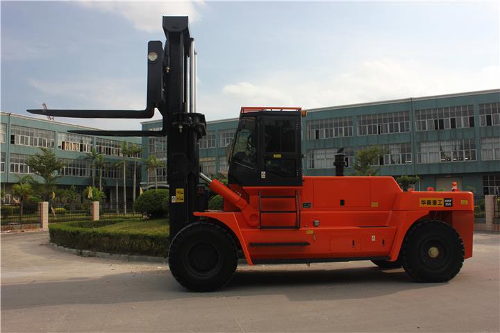 35 Ton Forklift