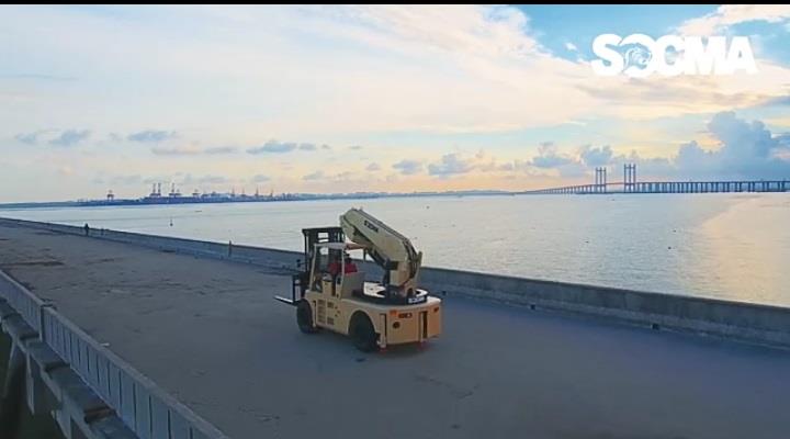 forklift crane 15