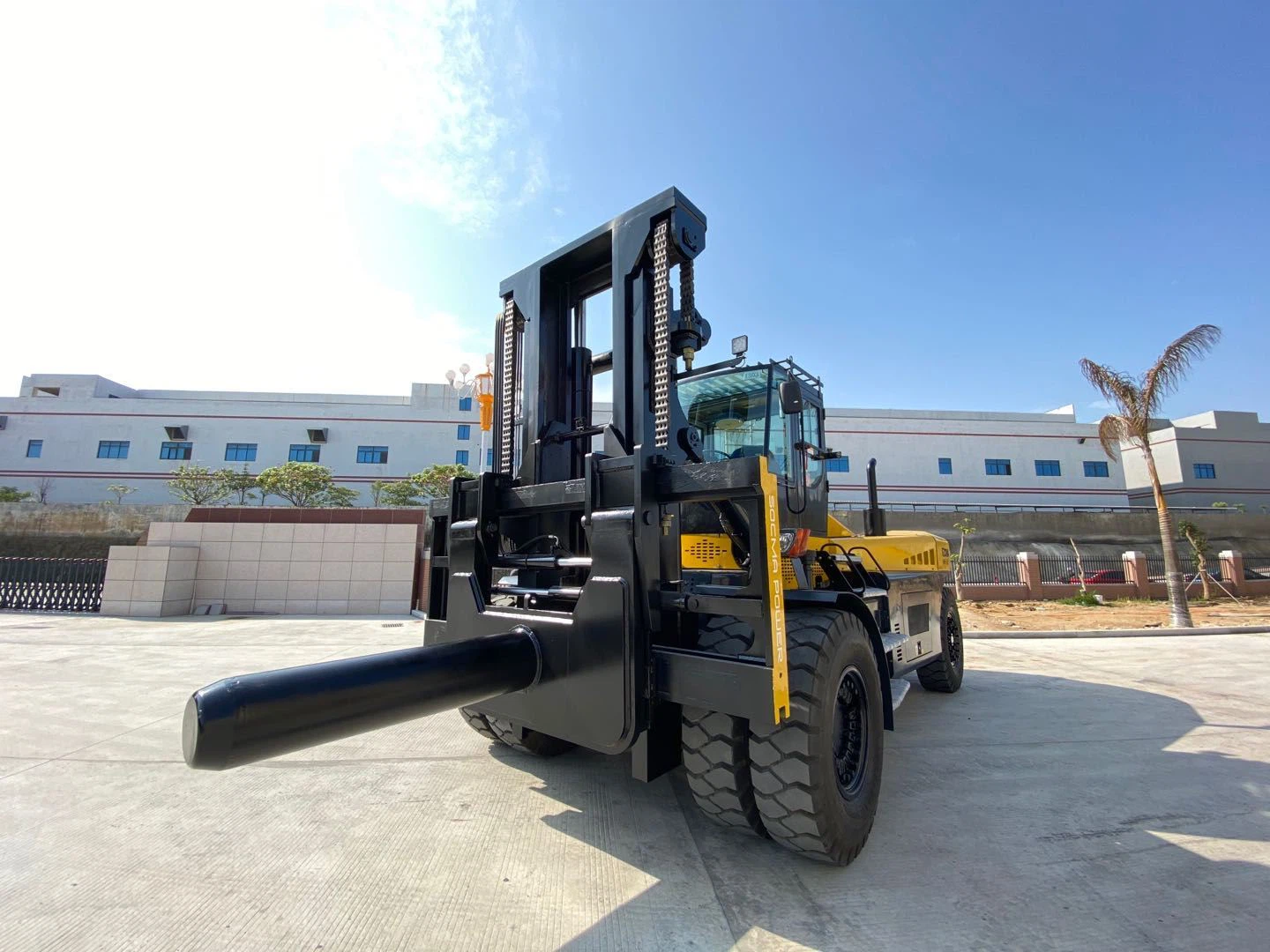 heavy duty forklift 28t