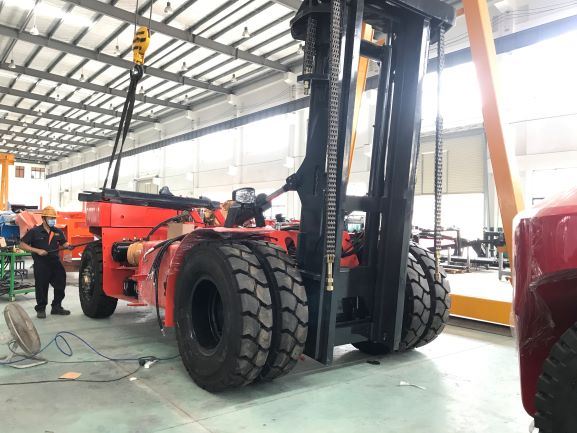 16 ton lng forklift 1