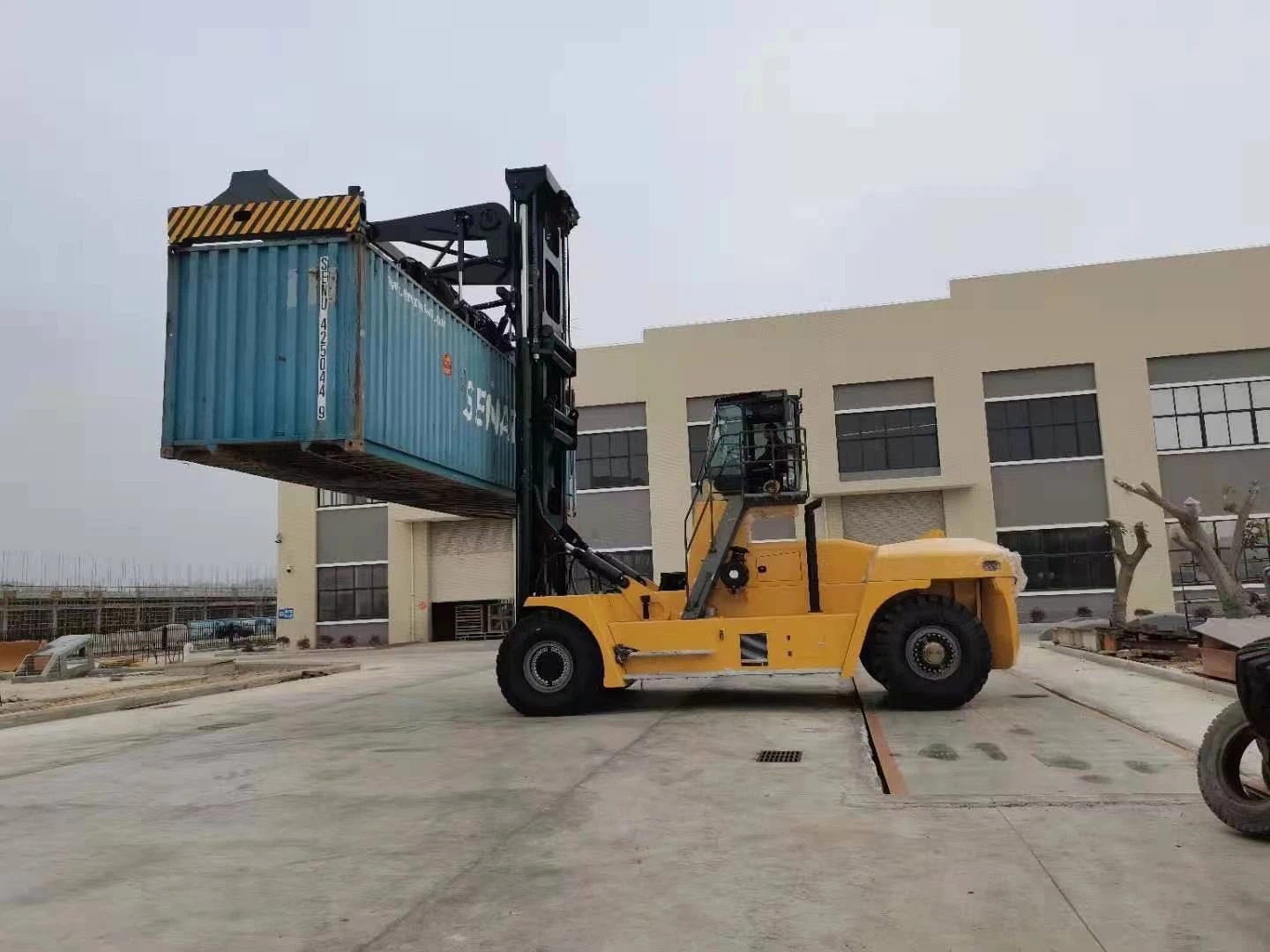45t SOCMA Forklift With Container Spreader
