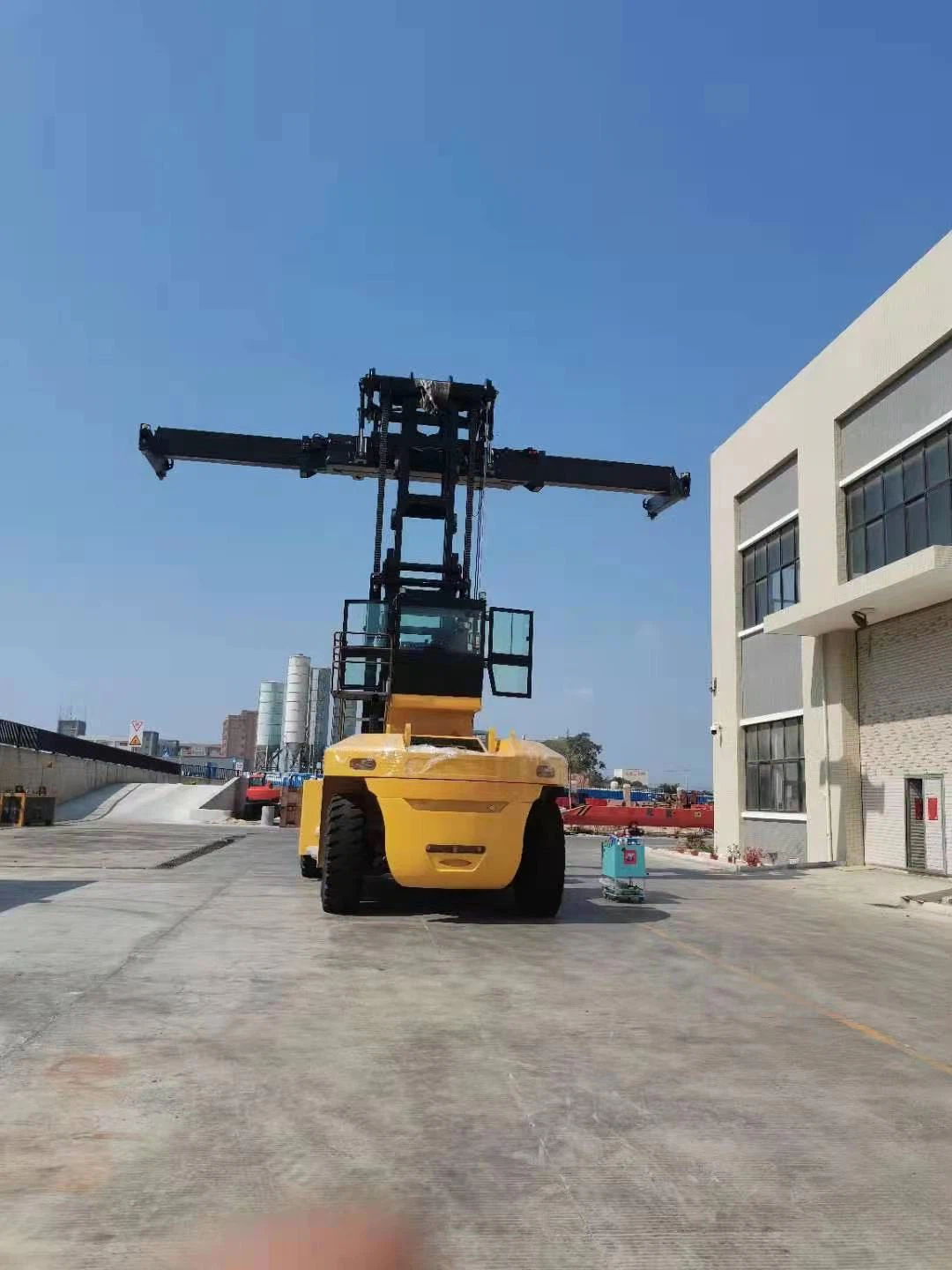 45t SOCMA Forklift With Container Spreader