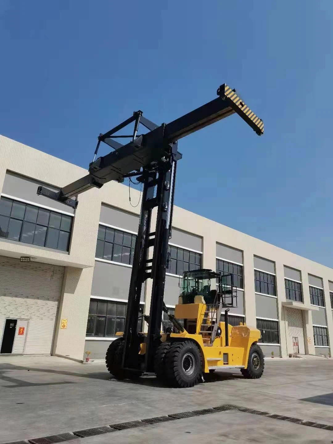 45t SOCMA Forklift With Container Spreader
