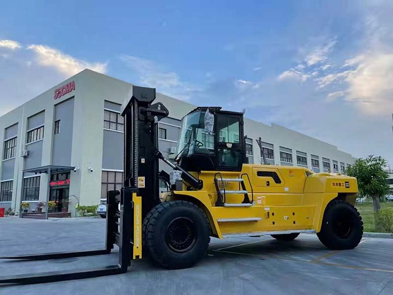 SOCMA 32t Capacity Forklift For Steel Mill (1) SOCMA 32t Capacity Forklift For Steel Mill (1)