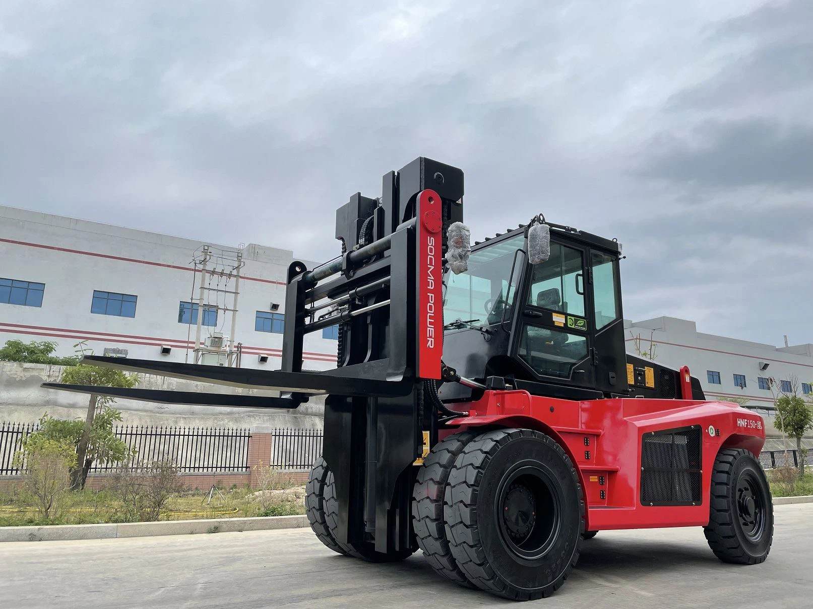 China Customized Heavy Duty Electric Forklift 15 Ton Manufacturers and