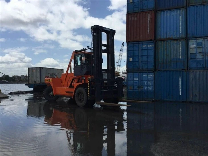 25t 28t 30t Heavy Duty Forklift For Container Handling