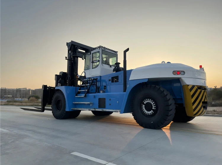 SOCMA 50t forklift1 SOCMA 50t forklift1