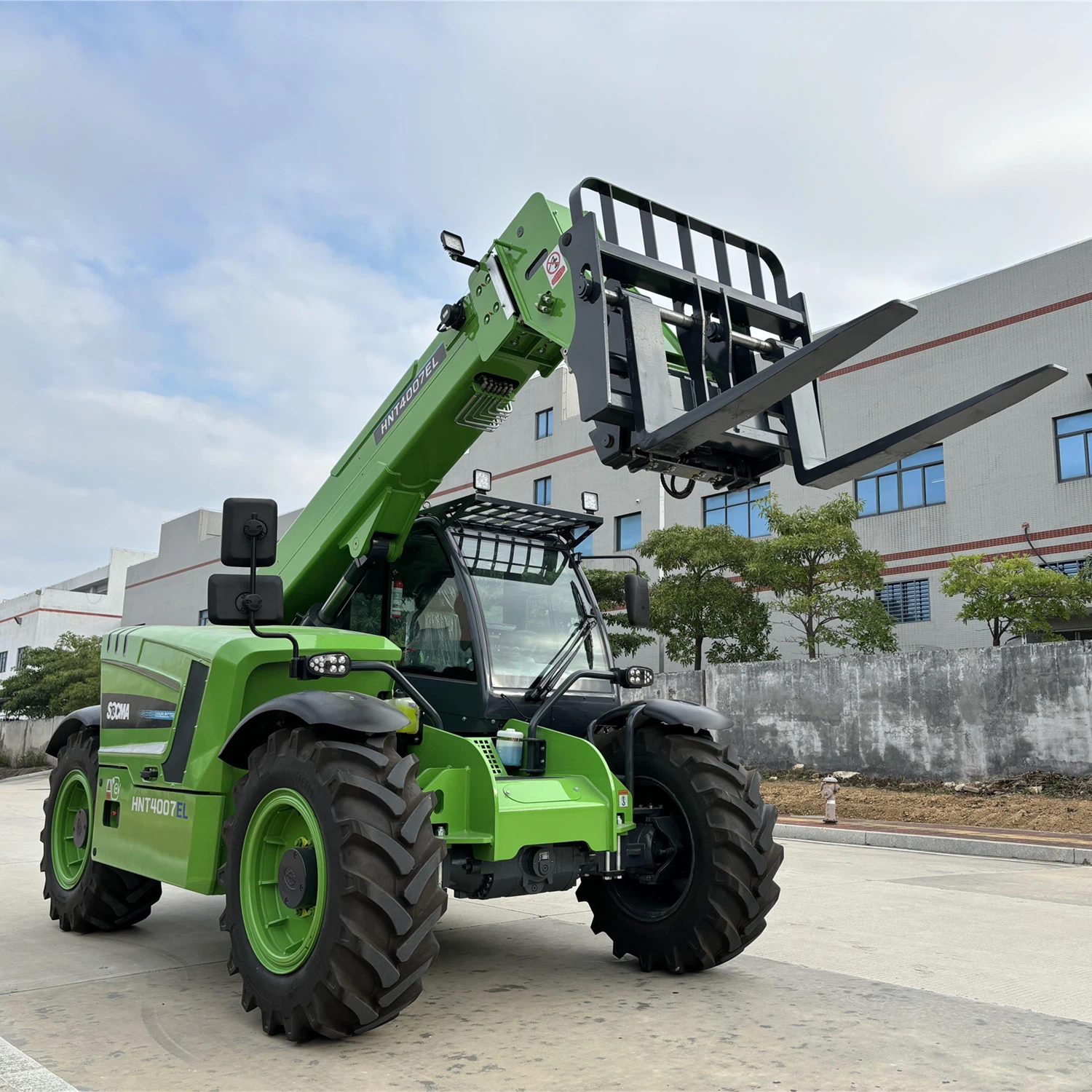 China Customized 4Ton 7m Electric Telehandler With Diesel Engine ISO ...