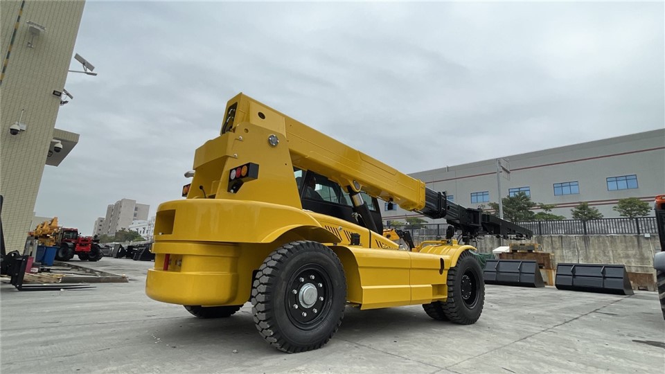 China Customized SOCMA 11Ton Telescopic Forklift HNT110 Manufacturers ...