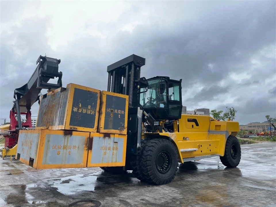 Xe nâng SOCMA HNF350-1250-A tại bãi công nghiệp