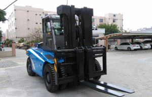 12T FORKLIFT WITH FREE MAST