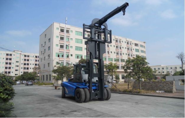 12 Ton Diesel Heavy Forklift Truck Attach Telescopic Boom Crane