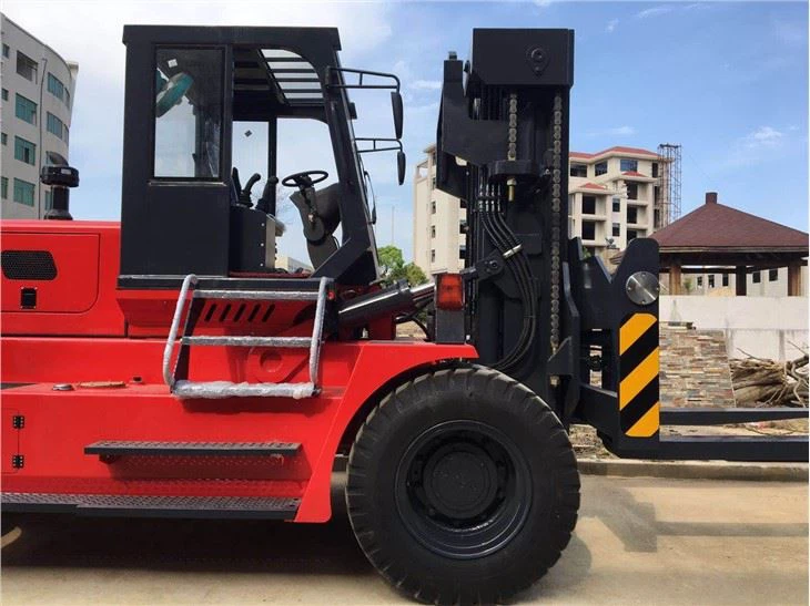 15 Ton Diesel Heavy Forklift Truck Colour Is Customized
