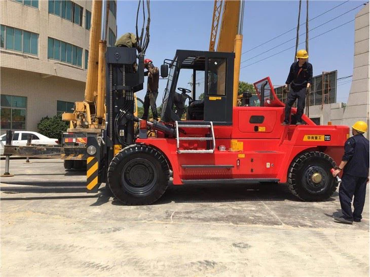 15 Ton Diesel Heavy Forklift Truck Colour Is Customized