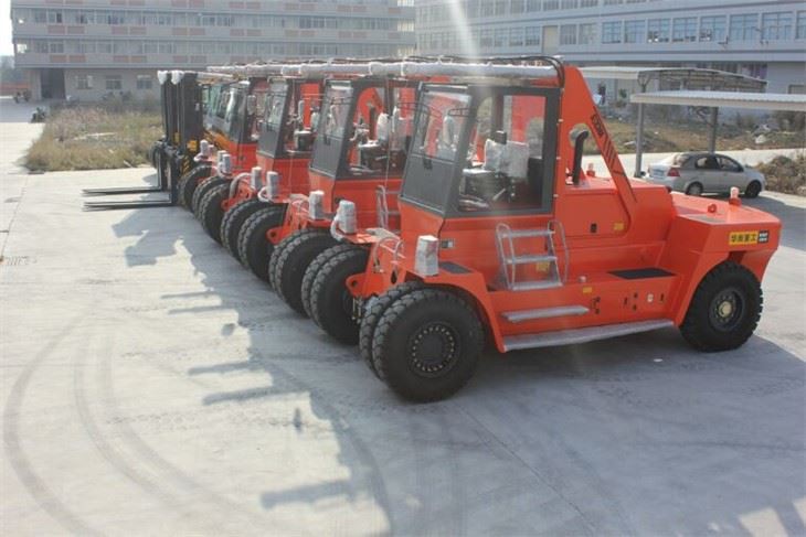 28 Ton Forklift For Container Stack Socma
