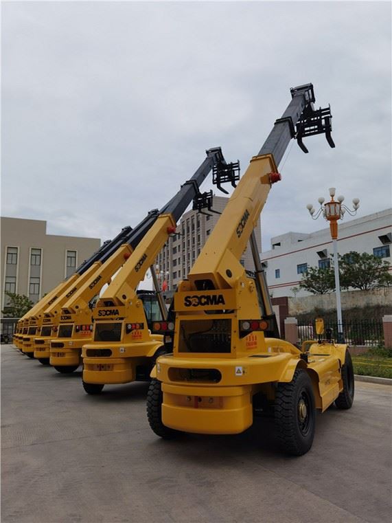 rough terrain telehandler forklift