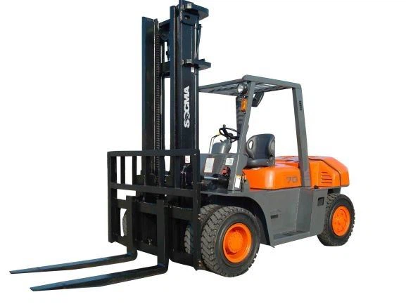 7 Ton Diesel Forklift Isuzu Engine Work In Warehouse Depot Logistics Center