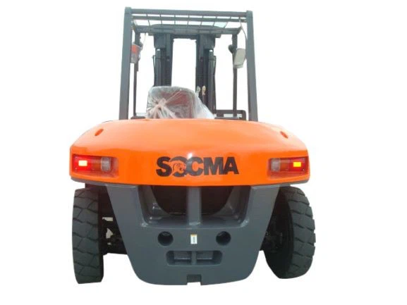 7 Ton Diesel Forklift Isuzu Engine Work In Warehouse Depot Logistics Center