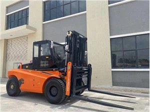 13.5 Ton Diesel Heavy Forklift Engine Cummins
