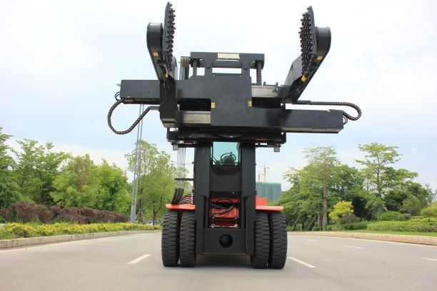 Socma 13.5 Ton Forklift Heavy Equipment Good For Marble Stone FactoryAttach Tire Clam